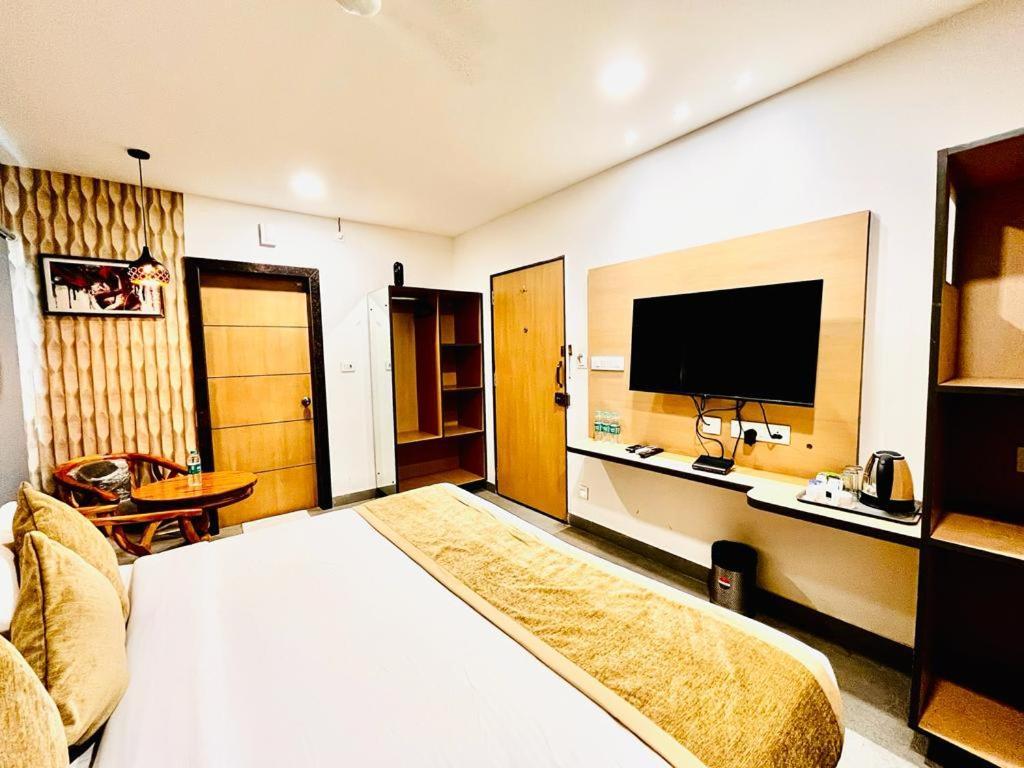 Hotel Lake View Airport Zone حيدر أباد المظهر الخارجي الصورة